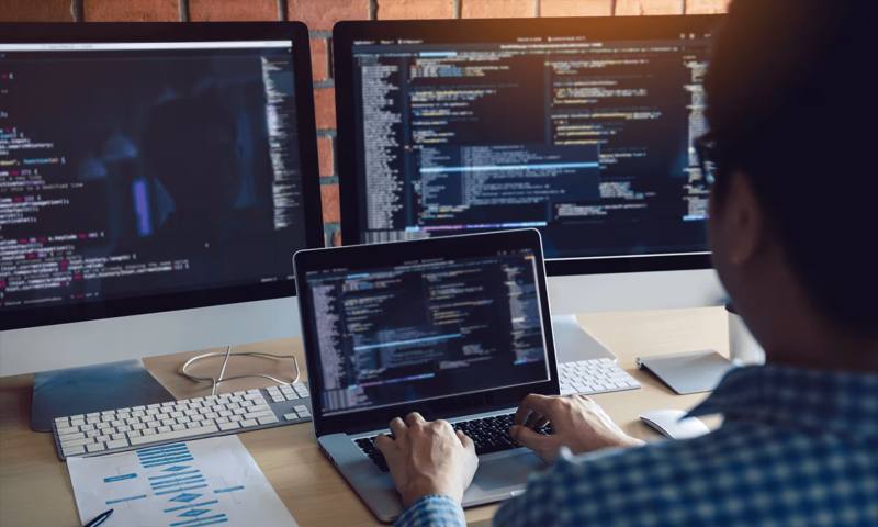 数据科学选型:R与Python如何赋能绵阳网站建设?